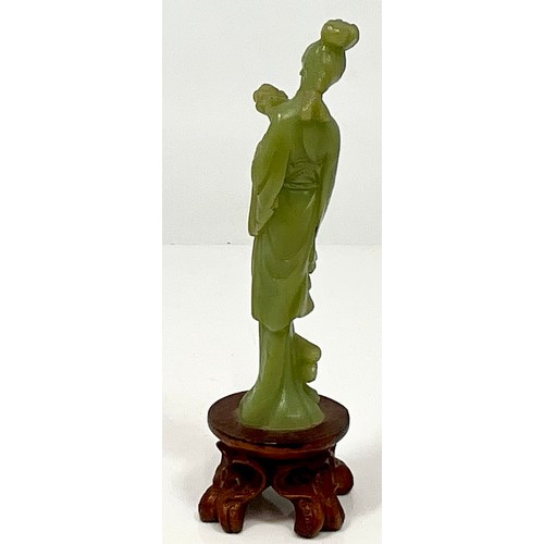 469 - CARVED JADE ORIENTAL LADY MOUNTED ON CARVED WOOD BASE. HEIGHT OF BASE 4cm, HEIGHT OF FIGURE APPROX. ... 