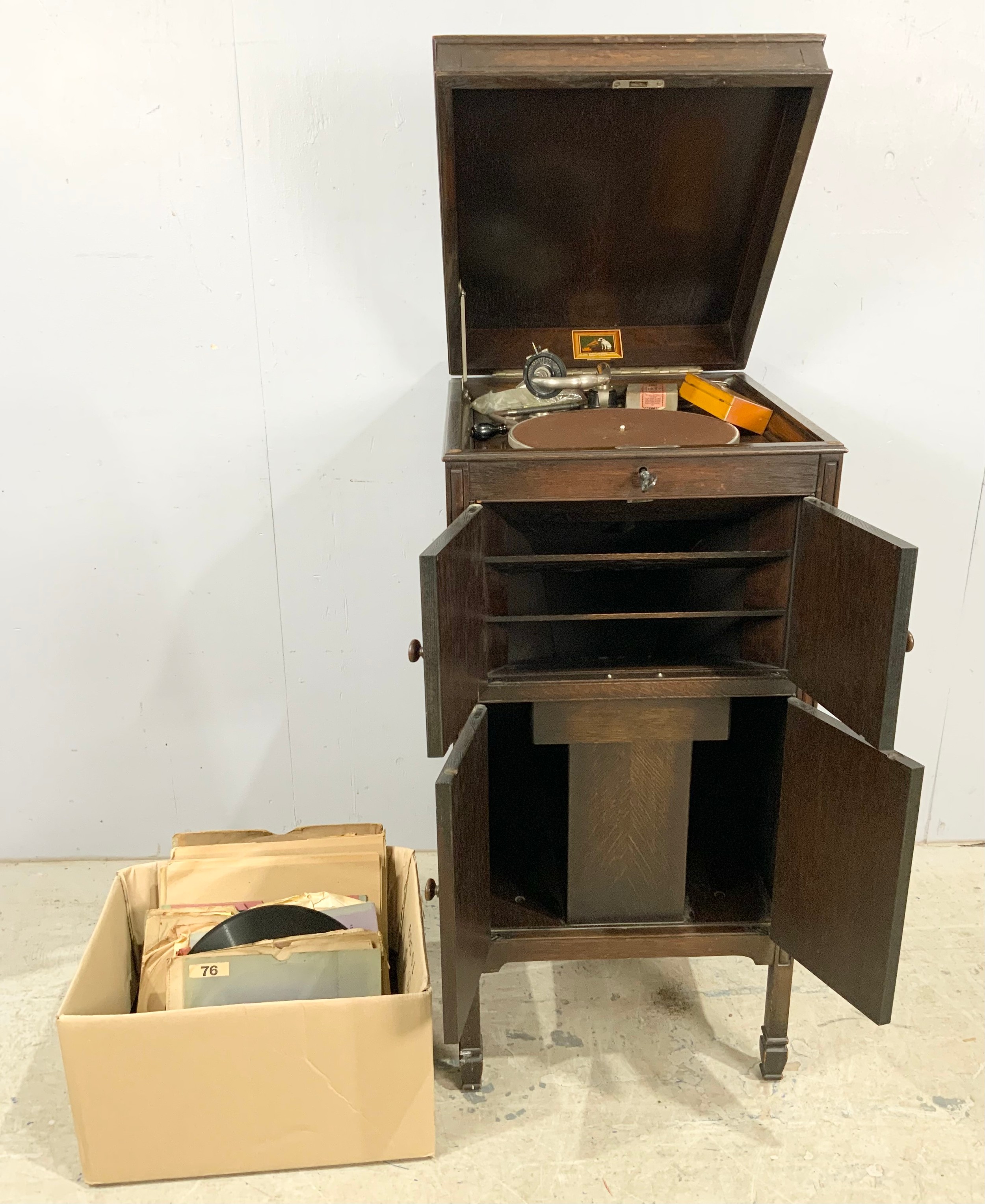 HMV MODEL 162 OAK STANDING CABINET GRAMOPHONE COMPLETE WITH