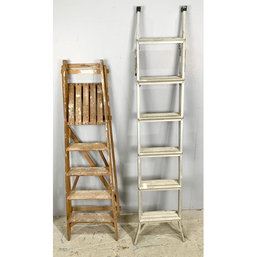 615 - HATHERLEY WOODEN STEPS &  A SET OF ALUMINIUM LADDERS