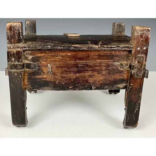 455 - PRIMITIVE STOOL