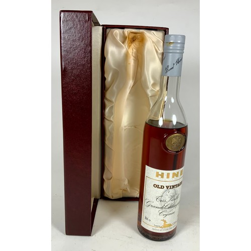 72 - HINE OLD VINTAGE TRES VIEILLE GRANDE CHAMPAGNE COGNAC IN PRESENTATION BOX WITH OUTER. APPEARS SEALED... 