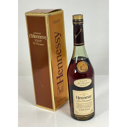 61 - BOTTLE OF HENNESSY VSOP FINE CHAMPAGNE COGNAC IN PRESENTATION BOX