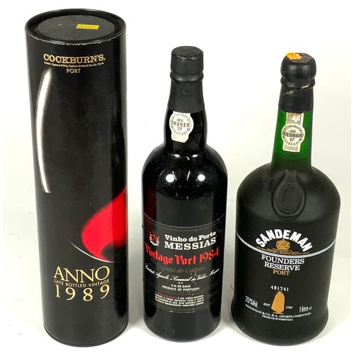 37 - 3 BOTTLE OF PORT, MESSIAS 1984, SANDEMAN FOUNDERS RESERVE AND COCKBURNS ANNO 1989 LATE BOTTLED VINTA... 