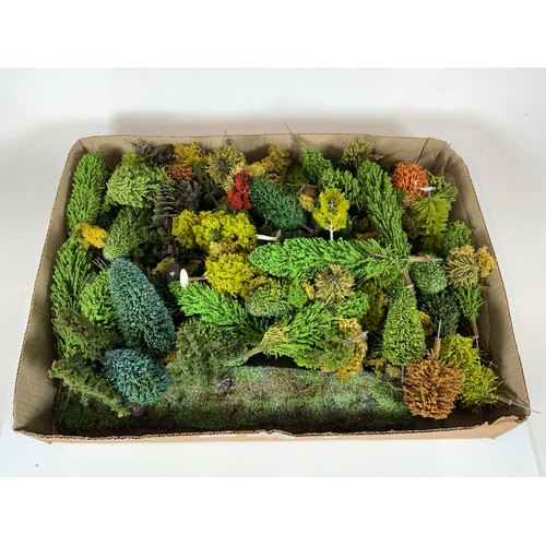 336 - MODEL RAILWAY TREES - A LARGE FOREST IN A TRAY !