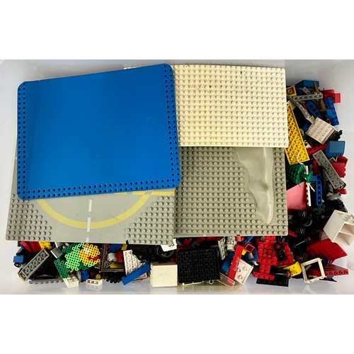 90 - BOX OF MIXED ASSORTED LEGO