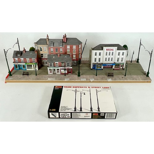 315 - SMALL MODEL TRAMWAY DIORAMA, APPROX 75 X 22 CM, NON POWERED