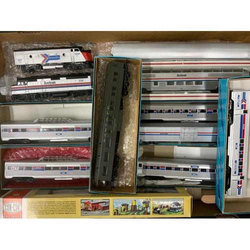 316 - AMTRAK, COLLECTION OF 2 U/B LOCOMOTIVES 224 & 157, PLUS 8 MIXED AMTRAK COACHES, SOME IN BOXES & A SA... 