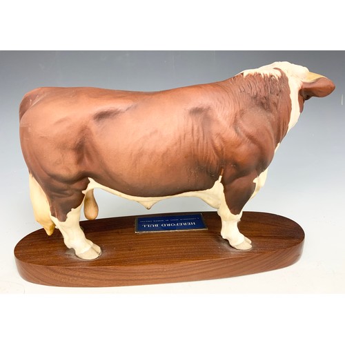 141 - BESWICK CONNOISSEUR MODEL OF A HEREFORD BULL ON WOODEN PLINTH