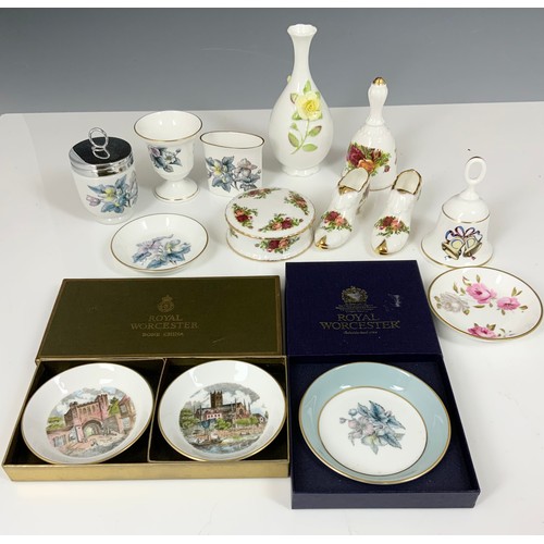 226 - COLLECTABLE CERAMICS INC ROYAL WORCESTER, ROYAL ALBERT OLD COUNTRY ROSES ETC