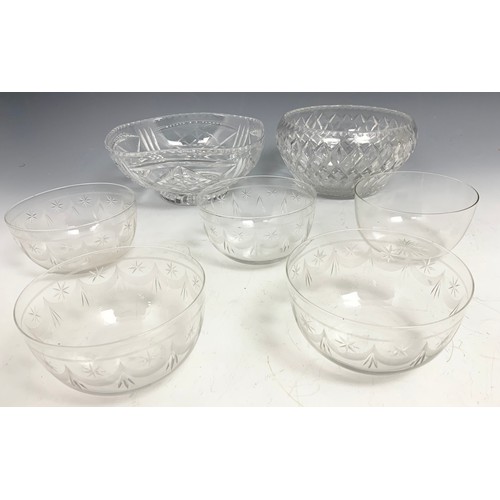 318 - CUT GLASS LARGE BOWL, FINGER BOWLS , DECANTER,  DRINKING GLASSES  1 TRAY