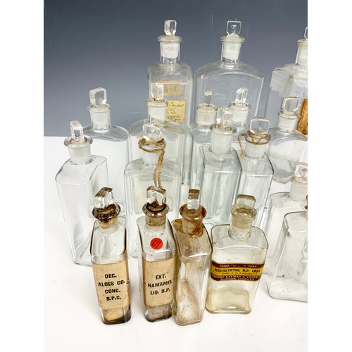 340 - LARGE QUANTITY OF ANTIQUE/ VINTAGE CLEAR GLASS CHEMIST BOTTLES/ JARS ADVISED FROM MANDERS OF MALVERN... 