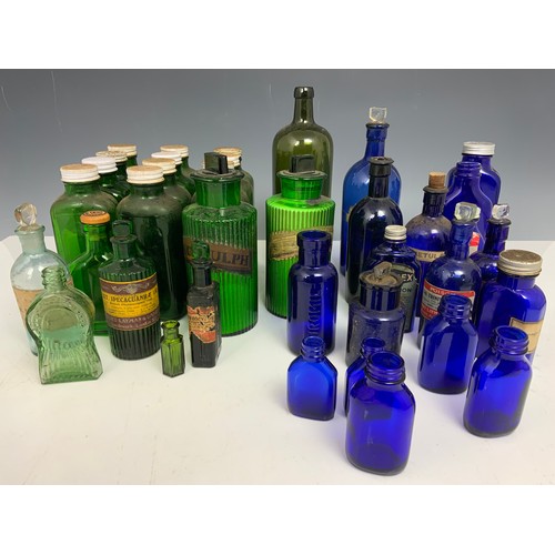 343 - COLLECTION OF VINTAGE/ ANTIQUE GREEN & BLUE APOTHECARY/ CHEMIST BOTTLES ADVISED FROM MANDERS MALVERN... 