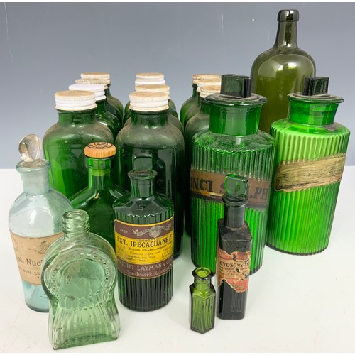 343 - COLLECTION OF VINTAGE/ ANTIQUE GREEN & BLUE APOTHECARY/ CHEMIST BOTTLES ADVISED FROM MANDERS MALVERN... 