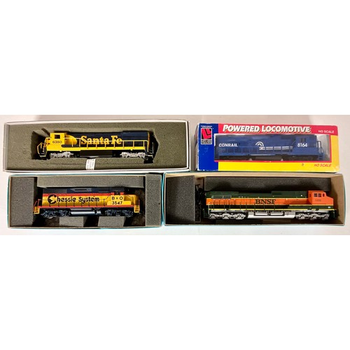 320 - 4 BOXED AMERICAN LOCOMOTIVES, BACHMANN PLUS SANTA FE 6380, LIFE LIKE TRAINS CONRAIL 8164, ATHEARN CH... 