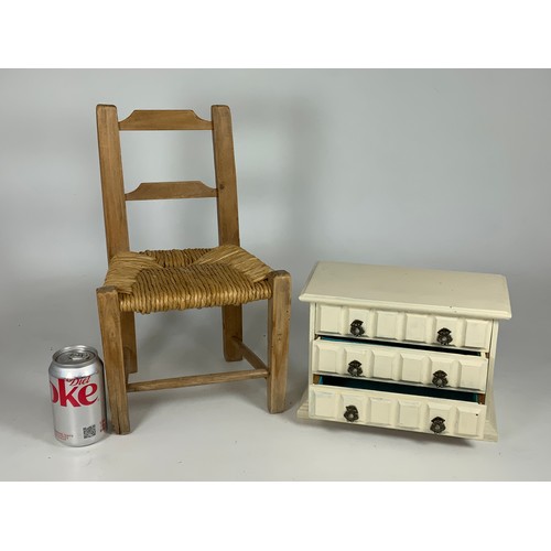 418 - MINIATURE CHEST OF DRAWERS AS A JEWELLERY BOX 18 CM TALL & A SMALL WICKER CHAIR, APPROX 40 CM TALL