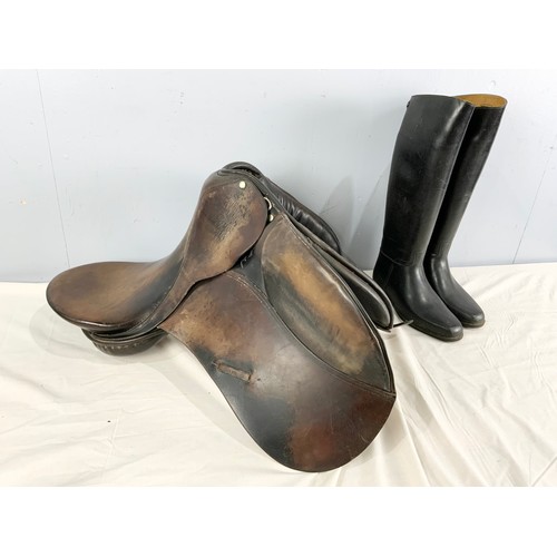 463 - LEGEND M17 LEATHER DRESSAGE SADDLE AND A PAIR OF WEMBLY SIZE 41 RIDING BOOTS