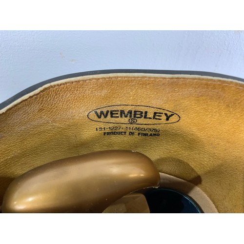 463 - LEGEND M17 LEATHER DRESSAGE SADDLE AND A PAIR OF WEMBLY SIZE 41 RIDING BOOTS