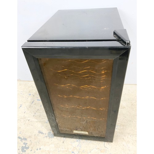 512 - BAUMATIC BLACK  BOTTLE FRIDGE 66cm TALL