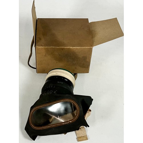 470 - WW2 ERA, BOXED RESPIRATOR / GAS MASK, IN CIVILIAN BOX. (NOTE FOR DISPLAY PURPOSE NOT TO BE WORN)