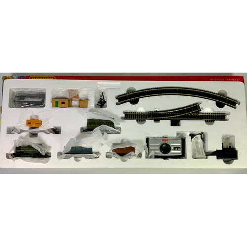 493 - HORNBY R1132 THE SOUTHERN STAR 00 SCALE MODEL RAILWAY TRAIN PACK, APPEARS UNUSED