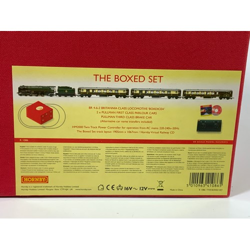 500 - HORNBY BOXED SET, R 1086, COMPRISING BRITANNIA  CLASS LOCOMOTIVE 70036 BOADICEA, 2 PULLMAN PARLOUR C... 