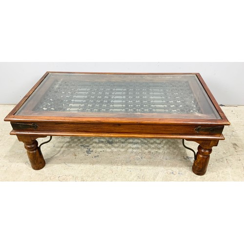 714 - COFFEE TABLE WITH CAST IRON BASE & GLASS TOP 110cm x 60cm