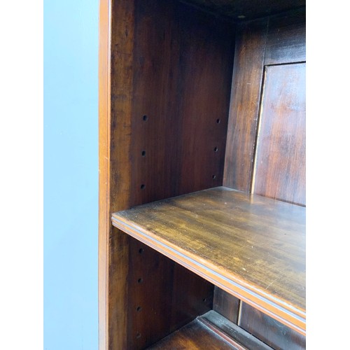 733 - MAHOGANY BOOKCASE WITH AJUSTABLE SHELVES 105cm TALL