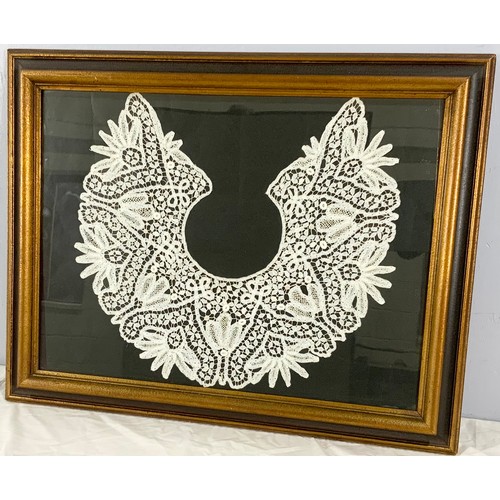 477 - FRAMED HONITON LACE COLLAR