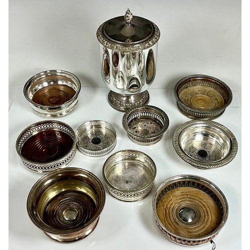 365 - MISC. PLATED BOTTLE COASTERS TOGETHER WITH AN ART DECO STYLE SILVER PLATED ICE BUCKET