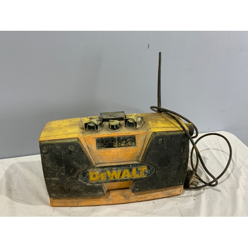 608 - DEWALT RADIO