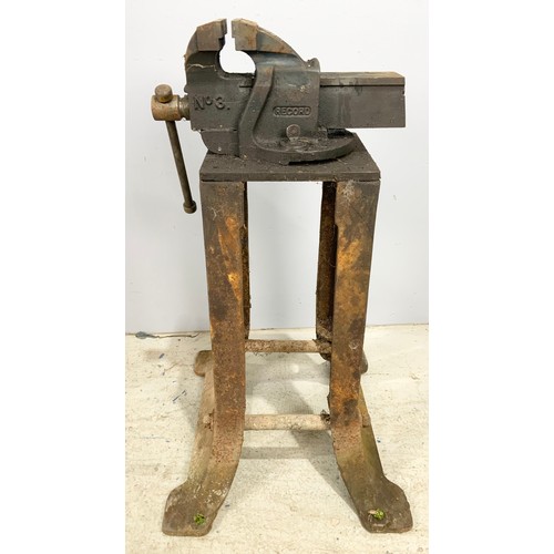 544 - RECORD NO 3 VICE ON CAST IRON BASE 78cm TALL