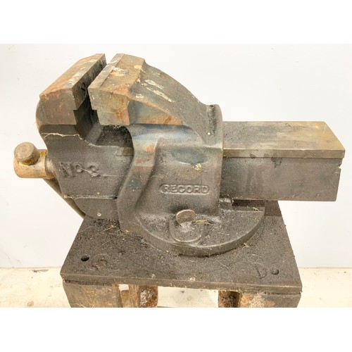 544 - RECORD NO 3 VICE ON CAST IRON BASE 78cm TALL