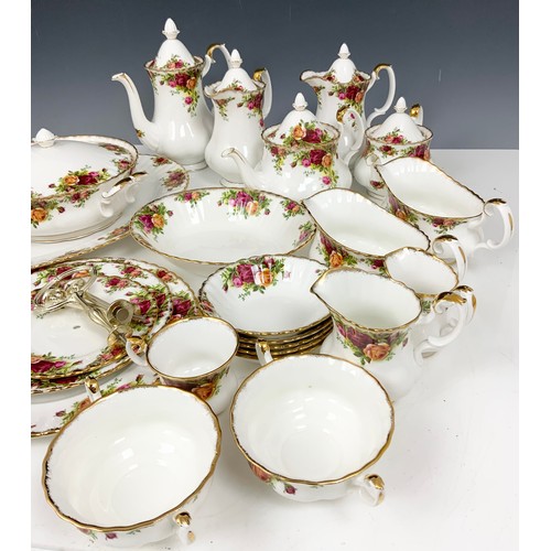 245 - LARGE QUANTITY OF ROYAL ALBERT OLD COUNTRY ROSES TABLEWARE APPEARS TO BE IN VERY GOOD CONDITION