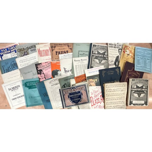 495 - LARGE COLLECTION OF VINTAGE PIANOFORTE SHEET MUSIC AND BOOKS