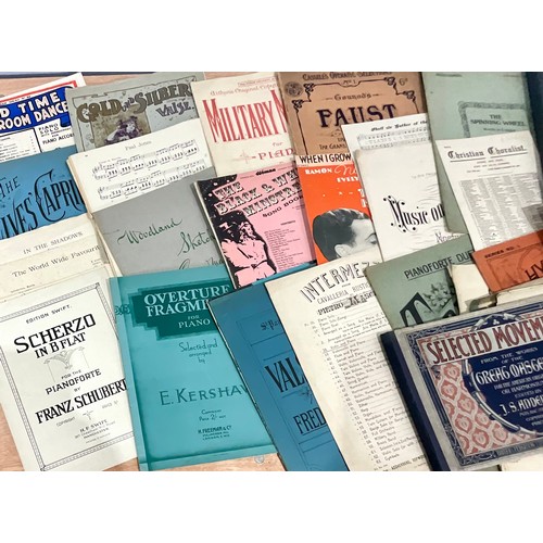 495 - LARGE COLLECTION OF VINTAGE PIANOFORTE SHEET MUSIC AND BOOKS