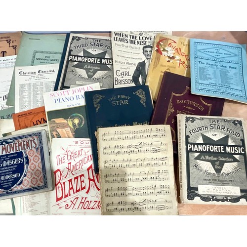 495 - LARGE COLLECTION OF VINTAGE PIANOFORTE SHEET MUSIC AND BOOKS