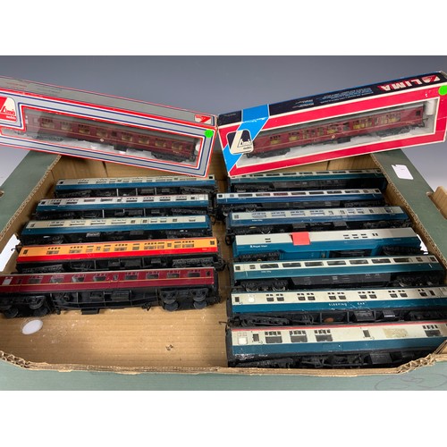 379 - 00 SCALE MODEL RAILWAY COACHES, 2 BOXED LIMA LM MK1 COACHES, PLUS 12 U/B MK 1, 2 & 3 COACHES