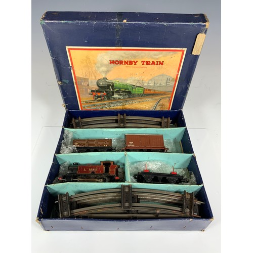 401 - HORNBY 0 GAUGE BOXED NO 201 TANK GOODS SET, WITH C/W 0-4-0 TANK 2270 LMS, 3 WAGONS & QTY OF TRACK