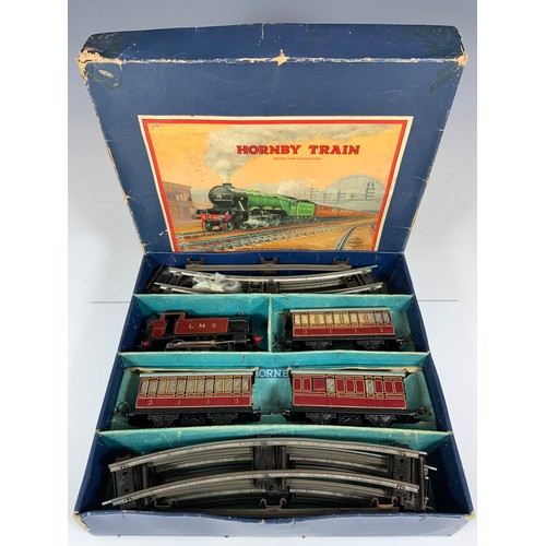 402 - HORNBY 0 GAUGE, BOXED 201 PASSENGER TANK SET, LOCOMOTIVE 0-4-0 LMS 2270 PLUS 3,  4 WHEEL COACHES & Q... 