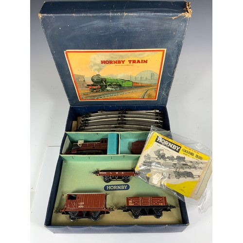 406 - HORNBY 0 GAUGE, BOXED 601 GOODS TRAIN SET, WITH LMS 0-4-0 TENDER LOCOMOTIVE, 5600 WITH TESTER M43 TA... 