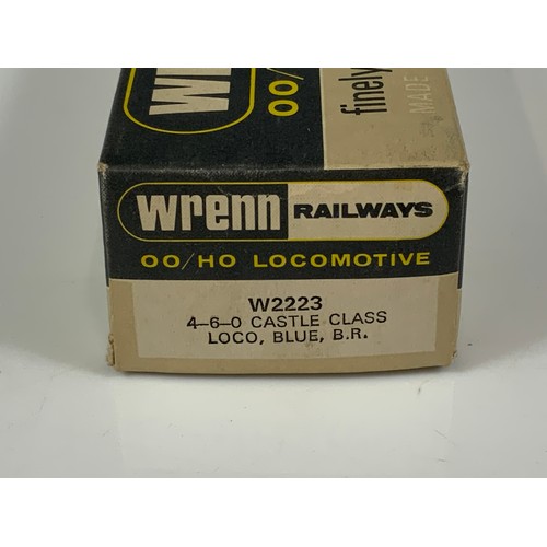 400 - WRENN W2223 4-6-0 CASTLE CLASS IN BLUE LIVERY, 4082 WINDSOR CASTLE, PACKER 3 ON THE BOX