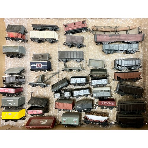 318 - 40 ASSORTED EPOCH N GAUGE WAGONS, MIXED MAKE, ALL EX LAYOUT U/B