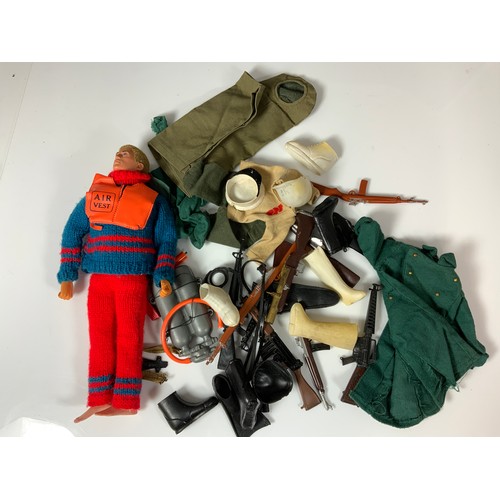 95 - COLLECTION OF AN ACTION MAN & VARIOUS ACCESSORIES