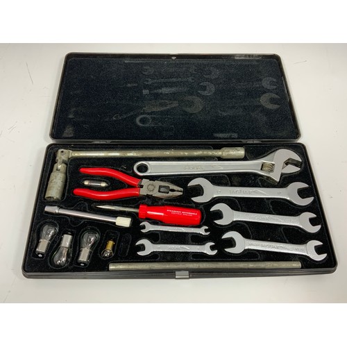 13 - ORIGINAL JAGUAR XJ COMPLETE TOOL KIT