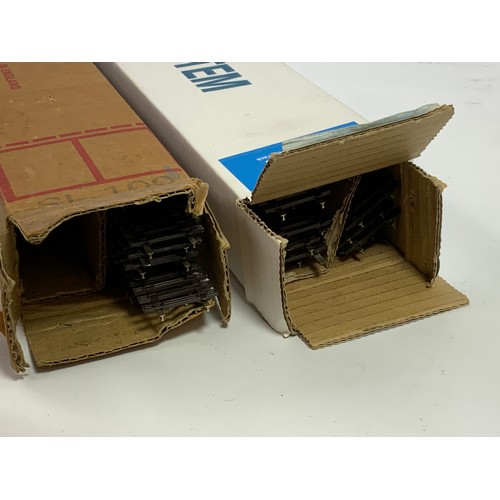 434 - 00 SCALE MODEL RAILWAY TRACK & SCENIC ITEMS, PECO SL;-100 TRACK 11 LENGTHS IN A BOX AND SIMILAR WITH... 