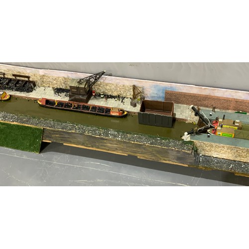 294 - SUPER CANAL SIDE DIORAMA, APPROX. 190 CM LONG, 20 CM WIDE, 5 NARROW BOATS, LOCK & COAL YARD