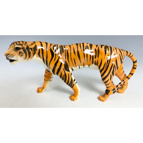 139 - LARGE BESWICK MODEL OF A TIGER 30cm LONG & BESWICK MODEL OF A TIGRESS