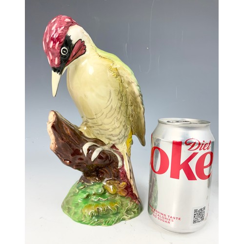 140 - LARGE BESWICK MODEL OF A GREEN WOODPECKER  1218B  &  A BESWICK KINGFISHER 2371