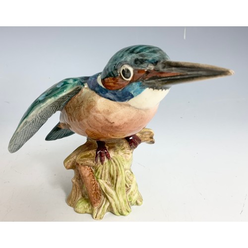 140 - LARGE BESWICK MODEL OF A GREEN WOODPECKER  1218B  &  A BESWICK KINGFISHER 2371