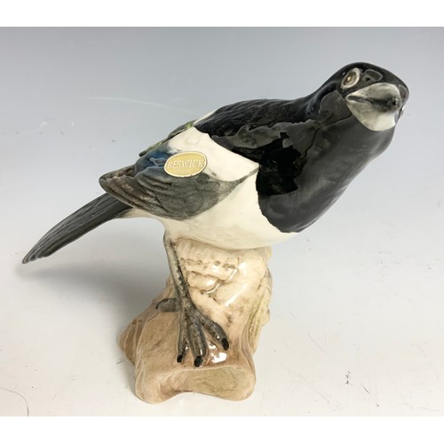 142 - BESWICK  MODEL OF A MAGPIE 2305 & A BESWICK MODEL OF A JAY 2417